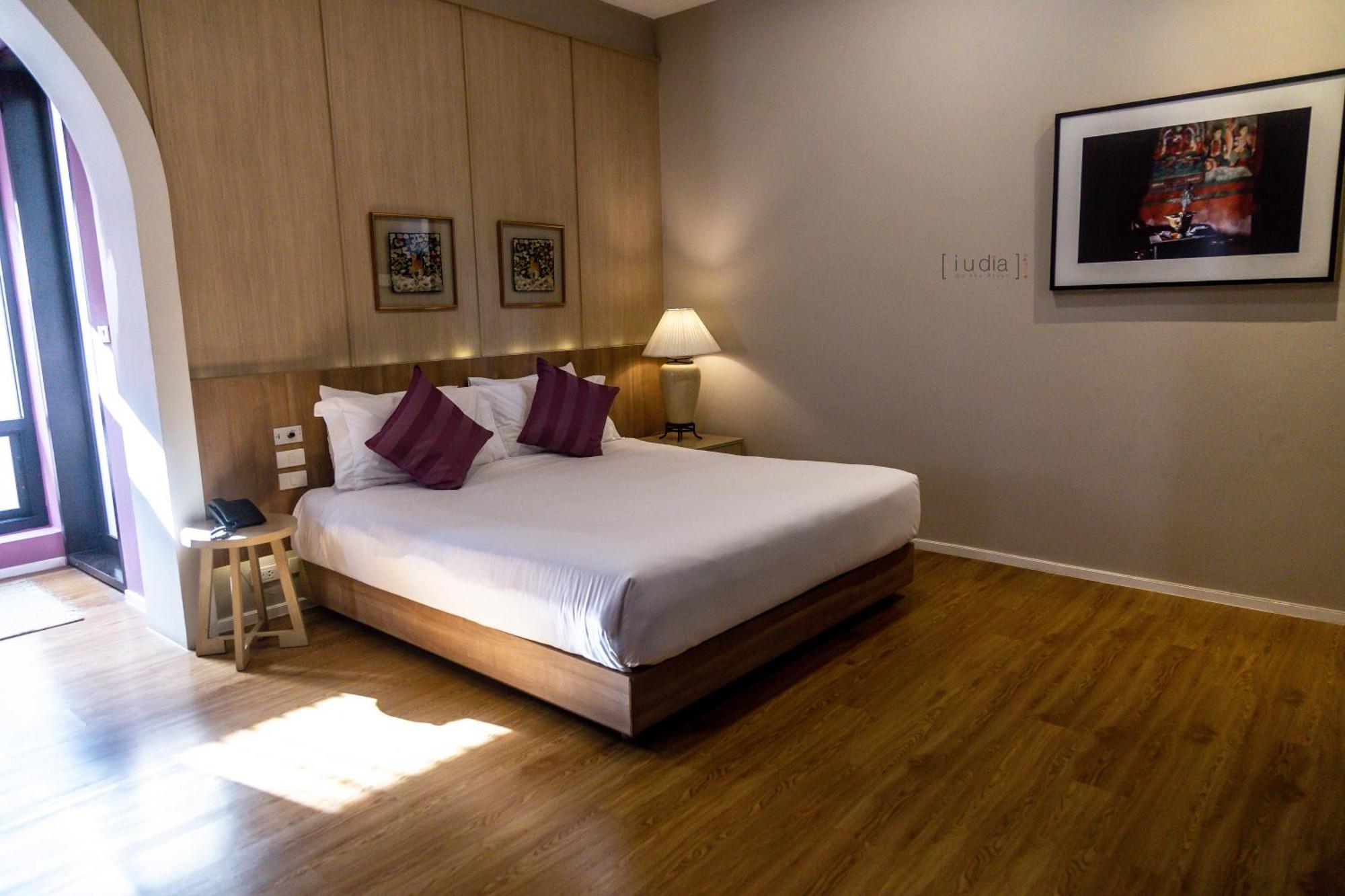 Chambre Lit King-Size - Vue sur Piscine